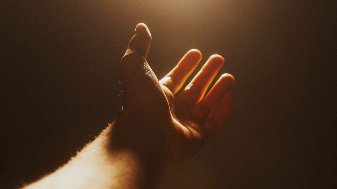 hand46617631920jpg_607ef1ac7758b