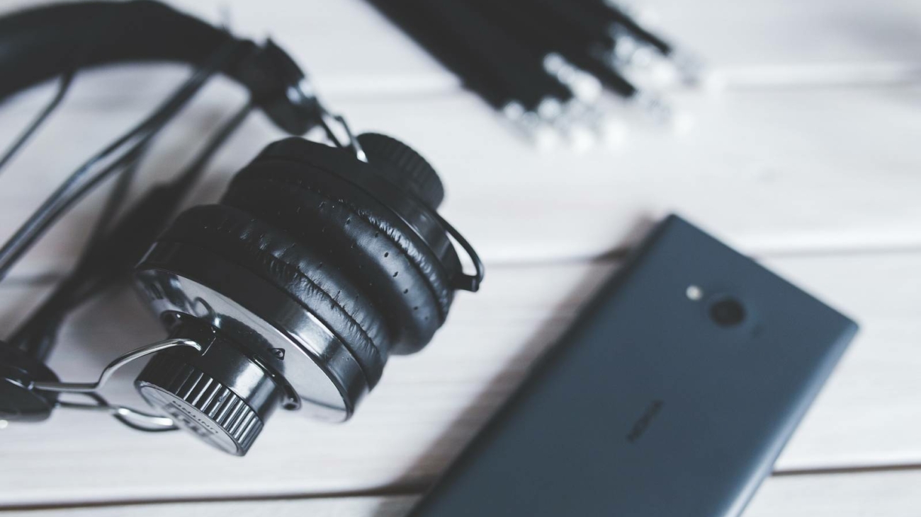 headphones7911631920jpg_5f15dd3fe3370
