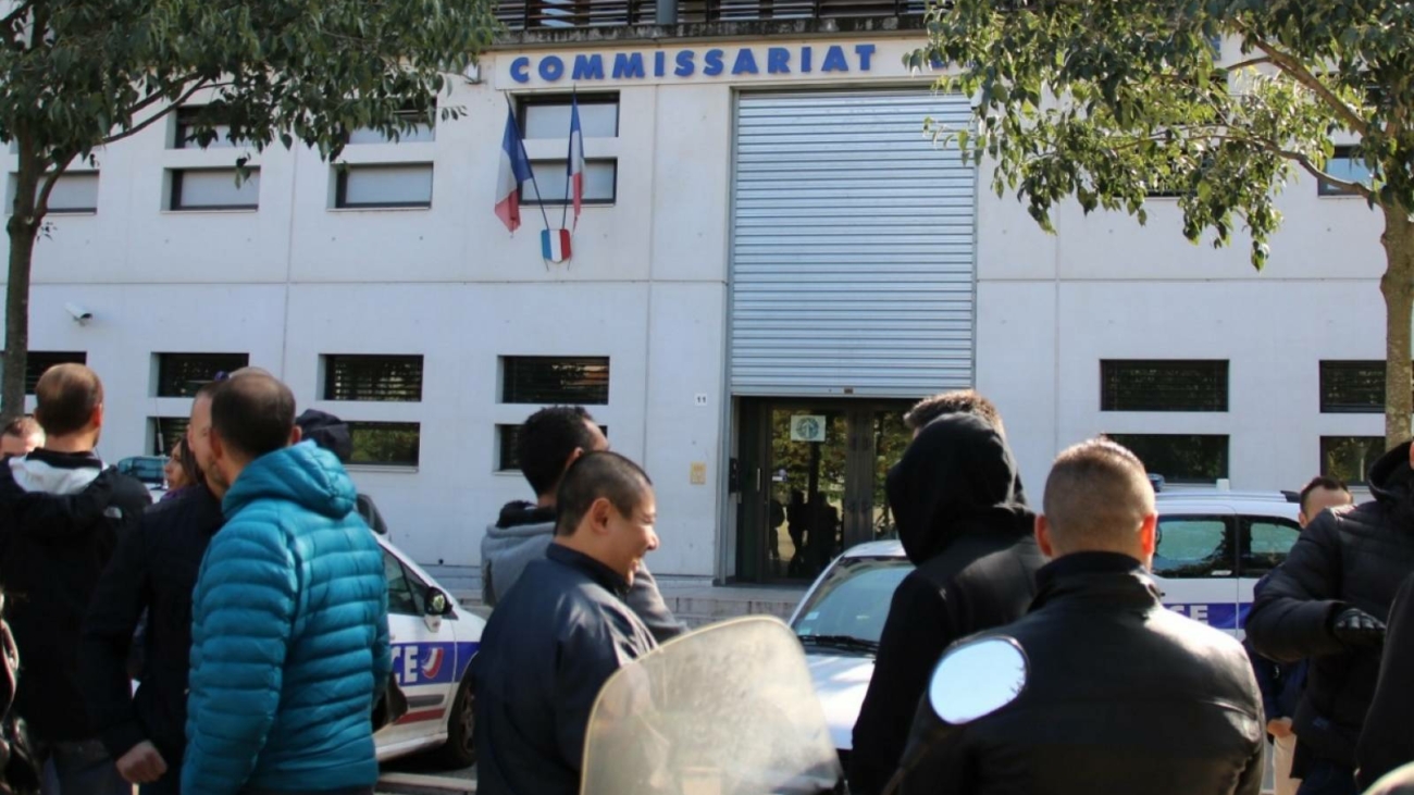 manifestationpoliciercommissariatlyonjpg_5d405d6c4ab97