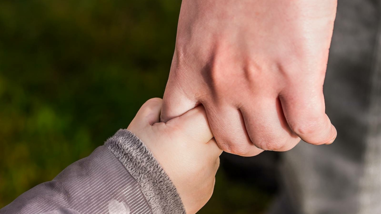 hands17974011920jpg_5dbedb229a4c0