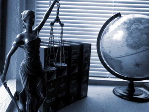lady-justice-2388500_1280