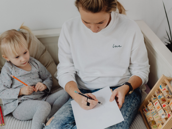 garde exclusive pour la mère